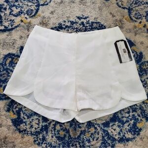 Very J Classic Dressy Shorts Tulip Hem Off White S